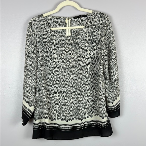 Rose & Olive Black and White Graphic Floral Boxy Blouse Size Large - Picture 2 of 12